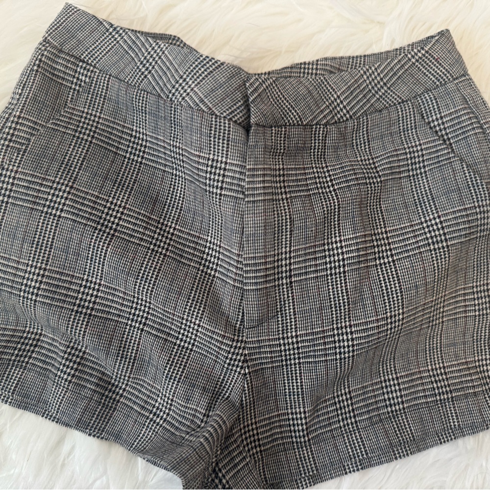 Forever 21 – size XS black and white plaid dressy shorts